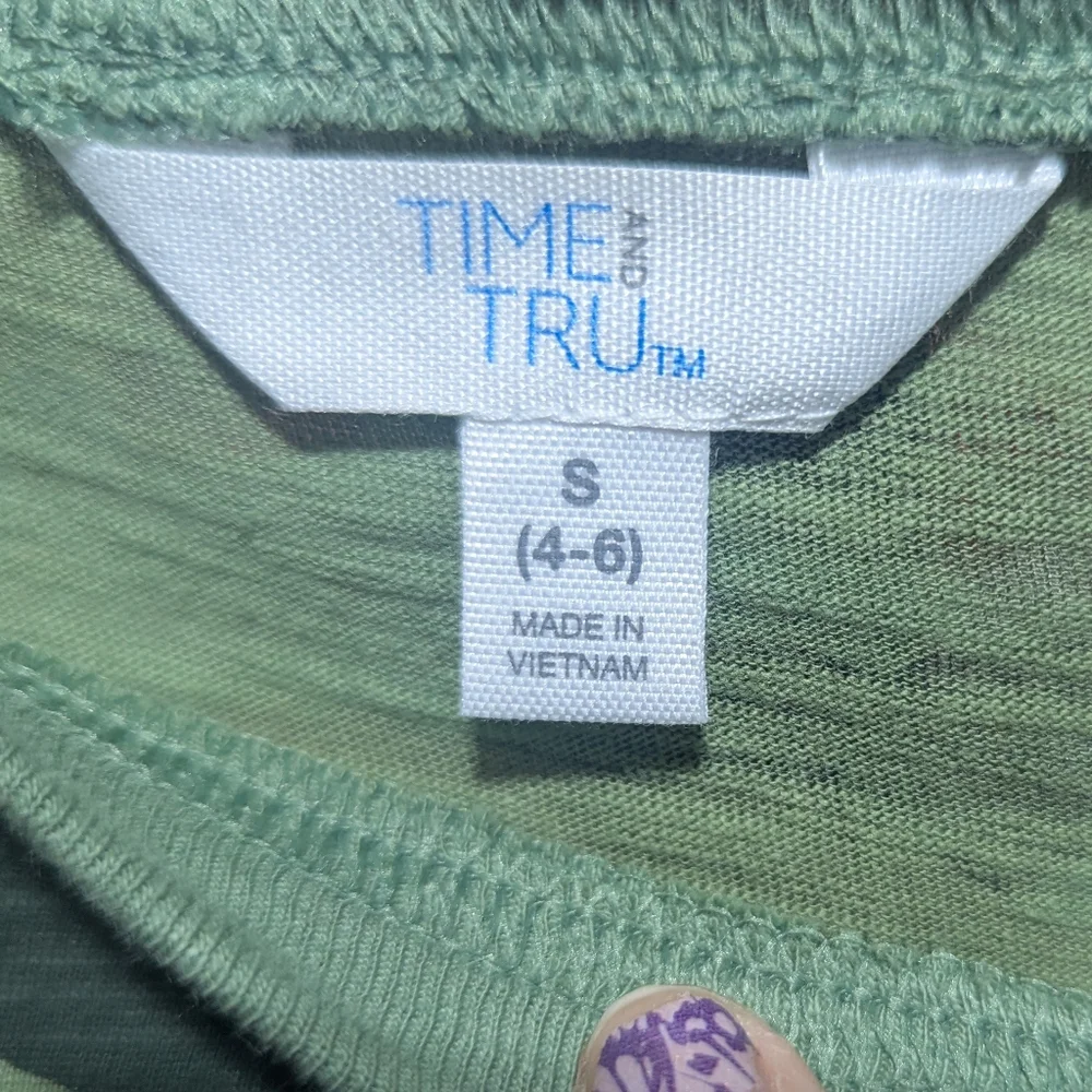 TIME & TRU women's Shirt green camo flutter sleeve Small 4-6 W-093 - Picture 6 of 9